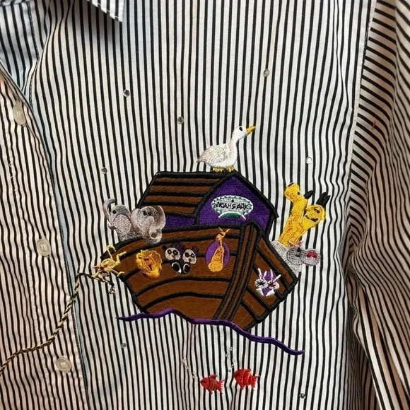 VINTAGE “The Quacker Factory” black and white, striped button down shirt - Picture 3 of 9